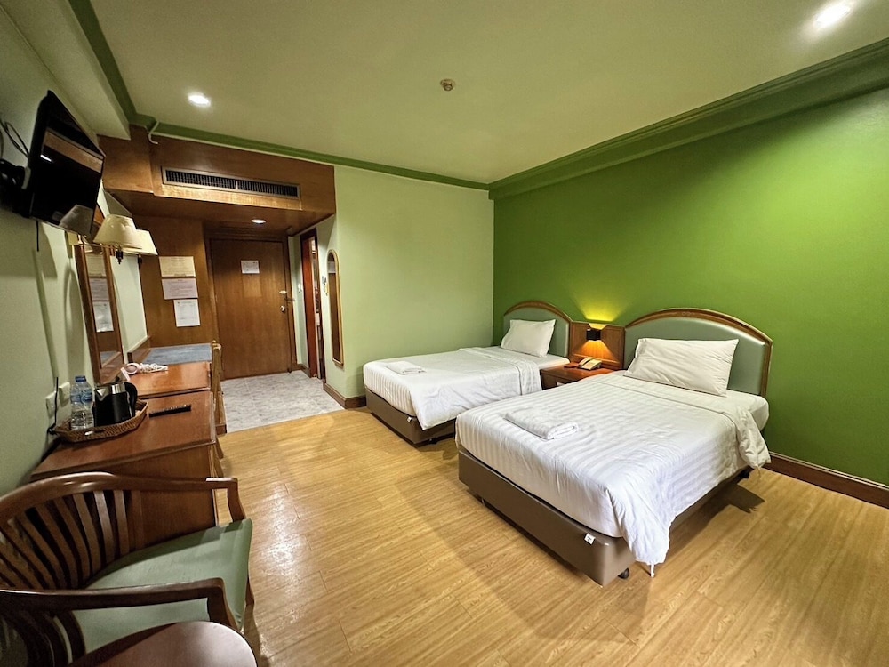 DELUXE, TWIN BEDS