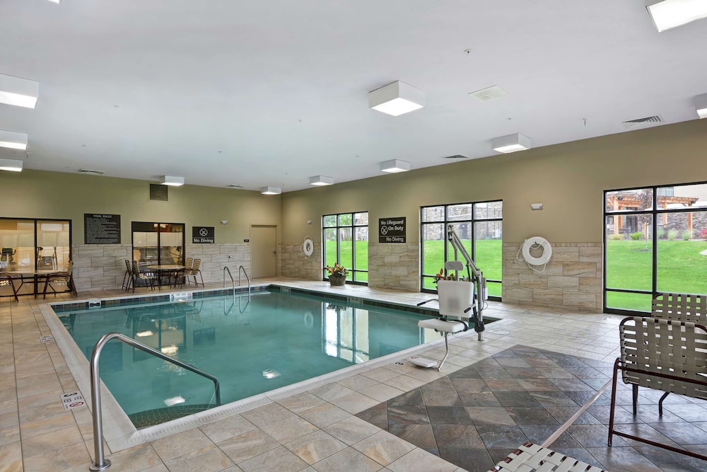 Hampton Inn and Suites New Hartford 5/64