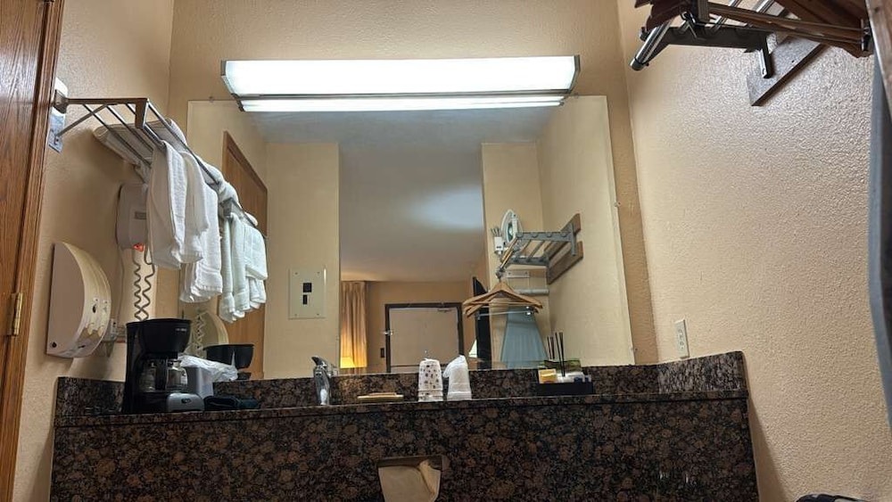 Sundowner Inn Forsyth I 94 12/62