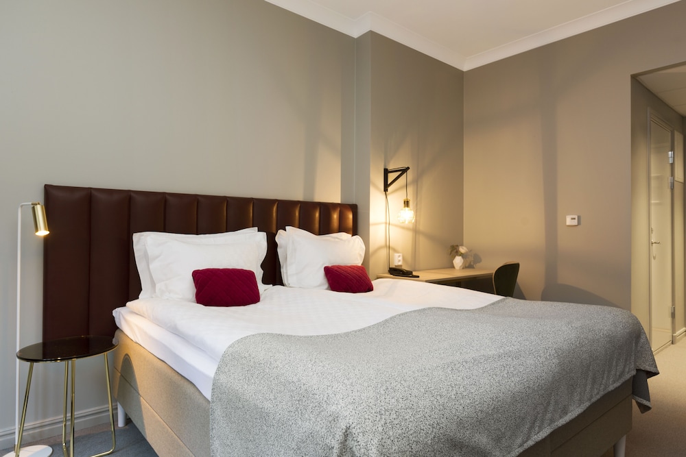 Superior, Elite Hotel Adlon 3/9