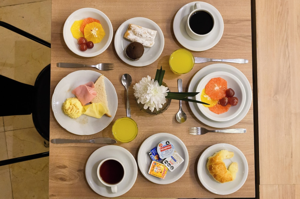 Midtown Boutique Hotel 58/70