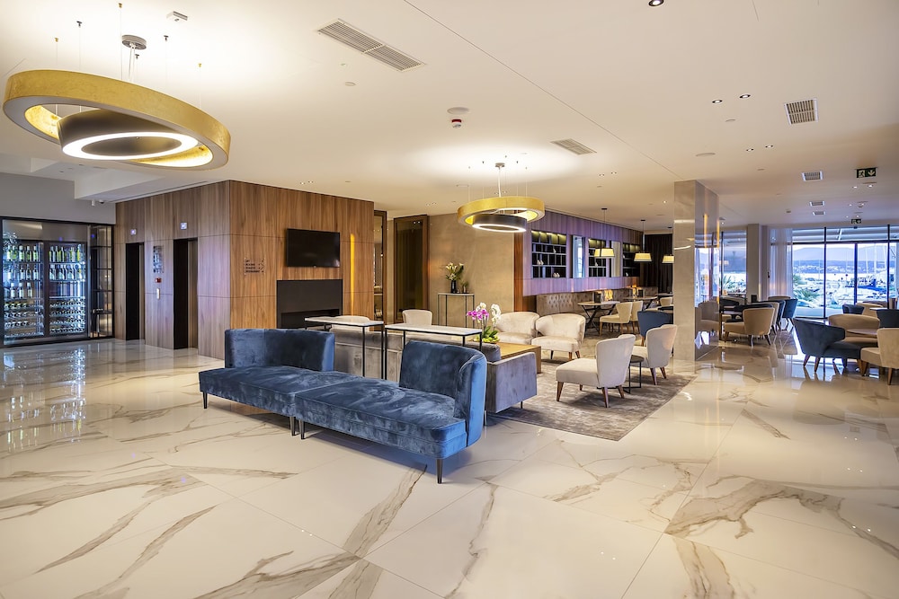 Riva Luxury Hotel 6/69
