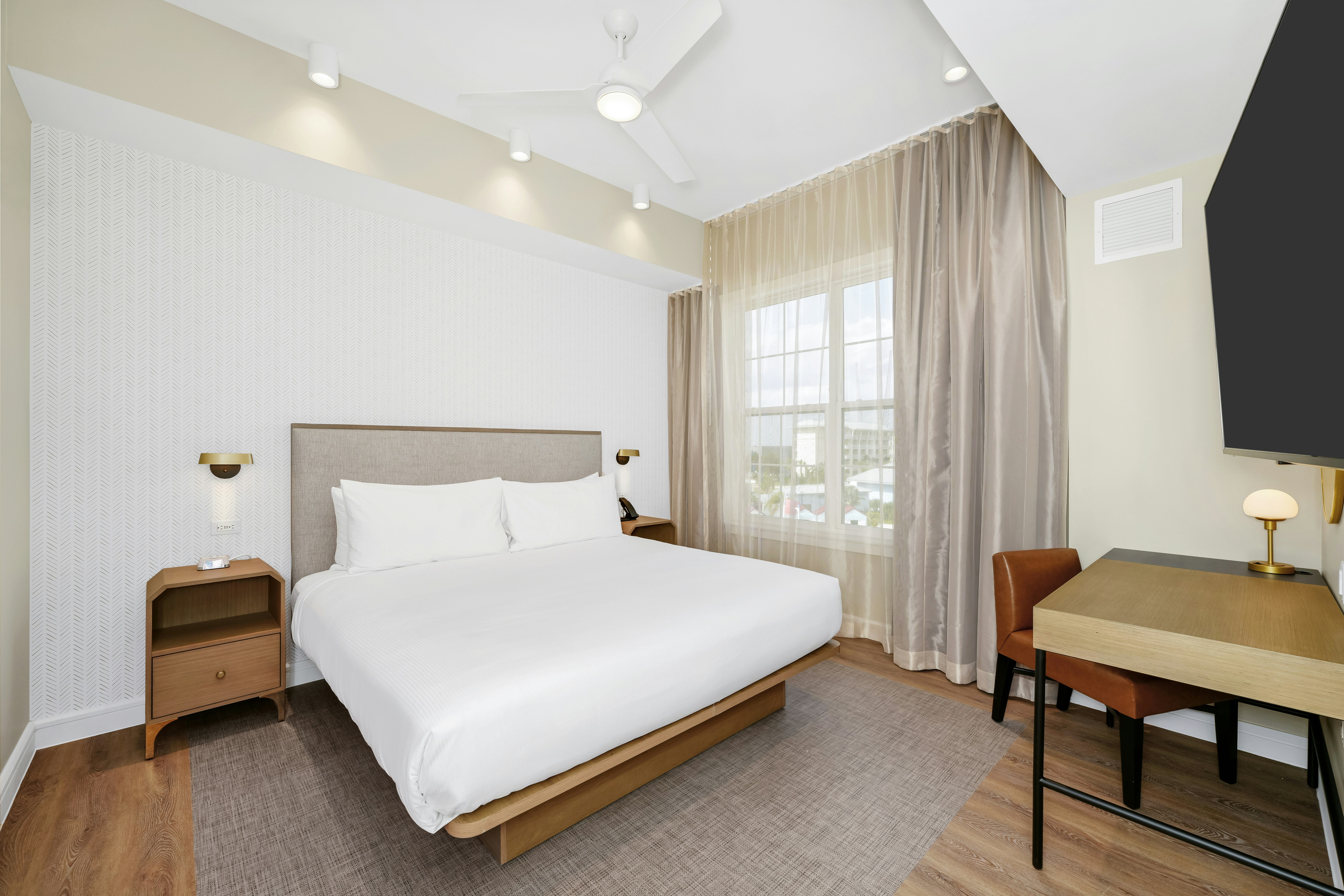جناح بسرير كينج وسريرين كوين بغرفتي نوم، Embassy Suites By Hilton Orlando Sunset Walk 4/13