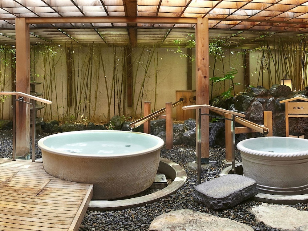 Hanabishi Hotel 52/70