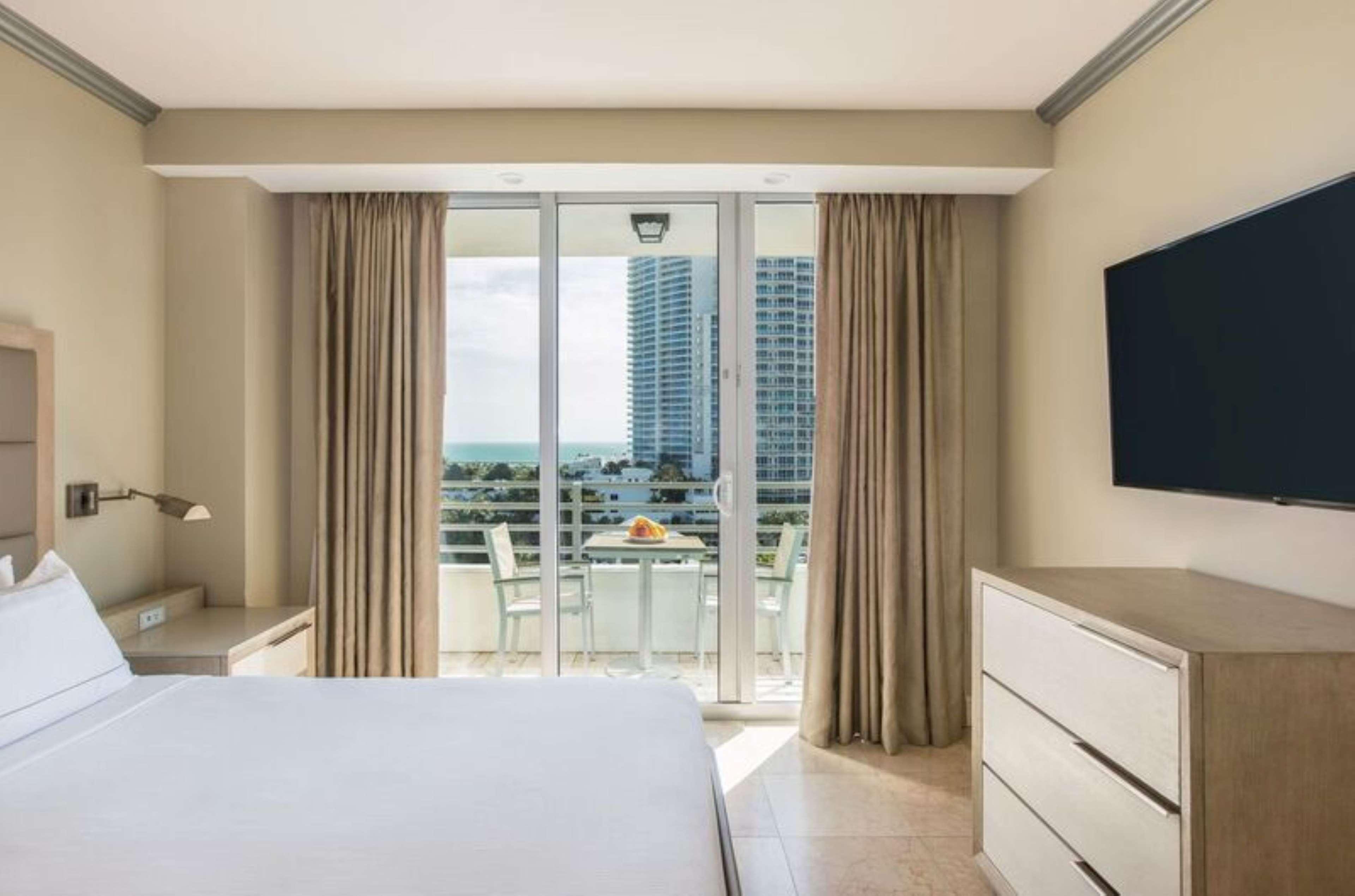 1 BEDROOM, SUITE, KING BED, PARTIAL OCEAN VIEW