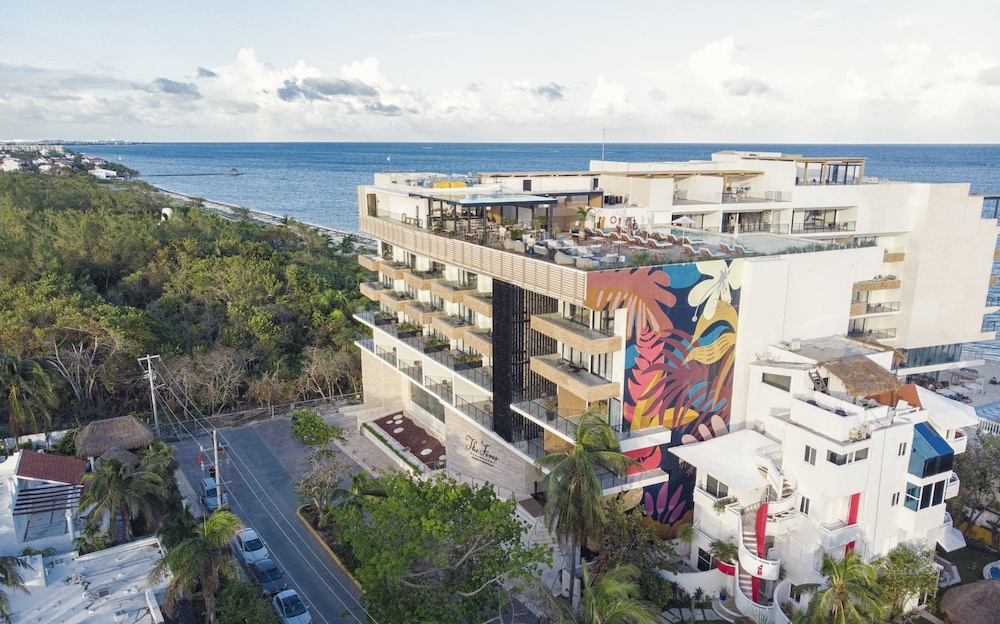 The Fives Oceanfront Puerto Morelos in PUERTO MORELOS