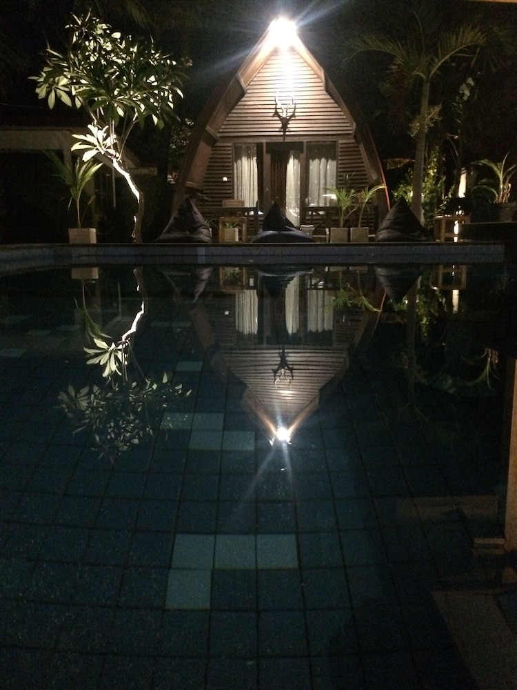 Coral Beach 2 Bungalow 8/50
