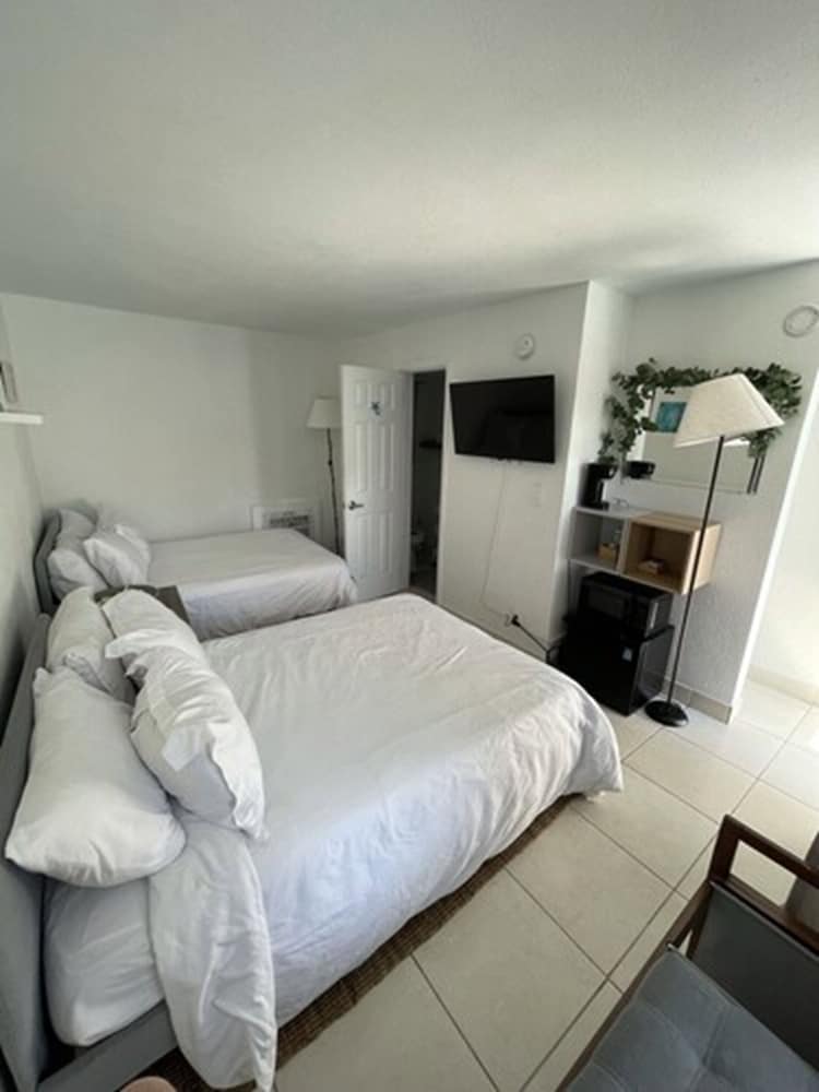 DELUXE, DOUBLE BED