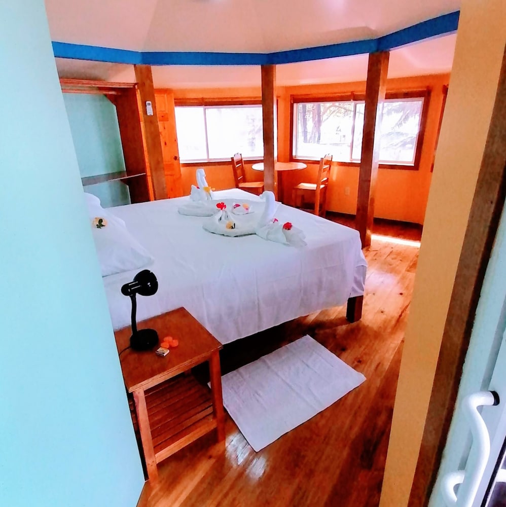 UPSTAIRS, KING BED, BEACH FRONT
