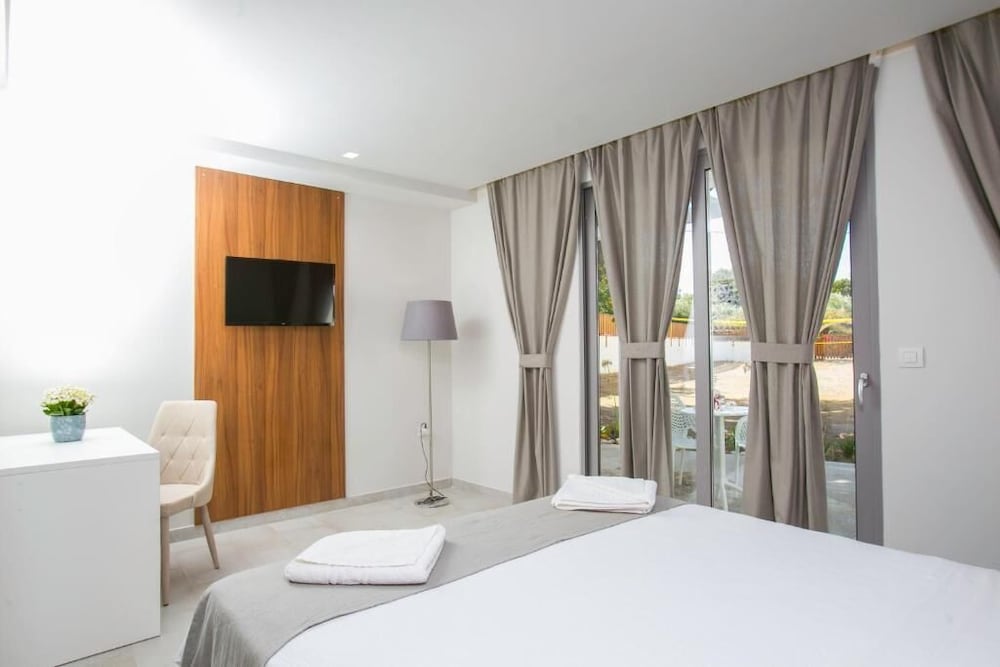Happy Days Hotel - Adults Only 7/18