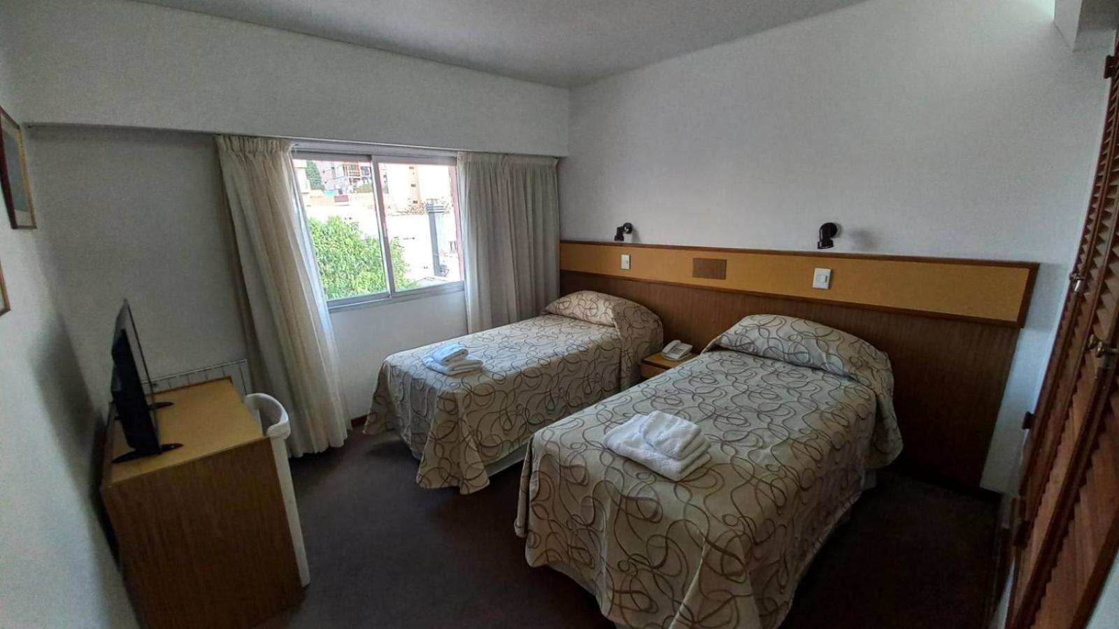 Costanera Hotel 4/52