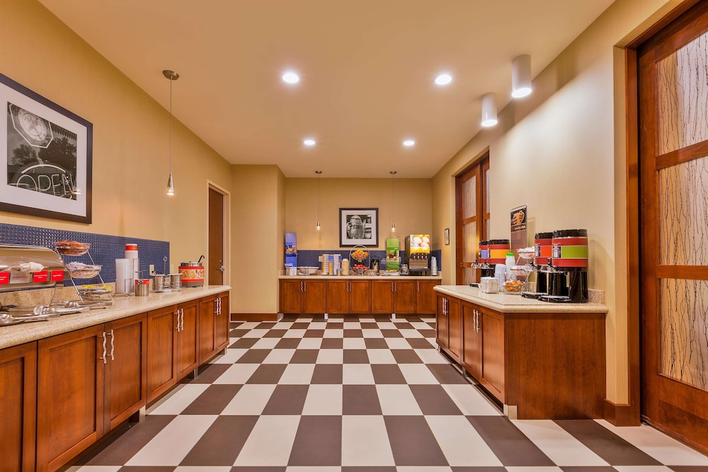 Hampton Inn And Suites Owensboro Downtown Waterfront 35/43
