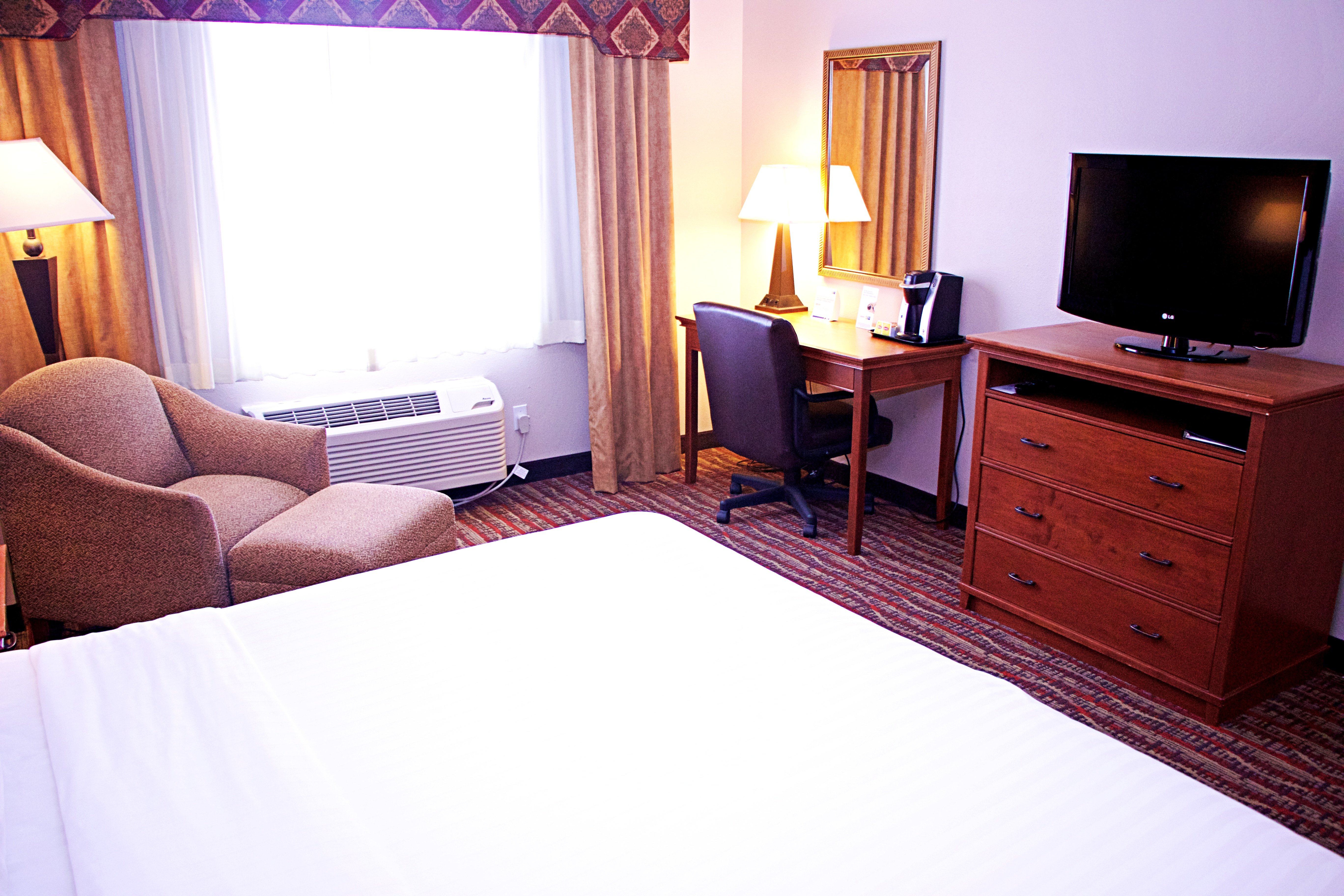 Holiday Inn Express & Suites Pierre-Fort Pierre 17/50