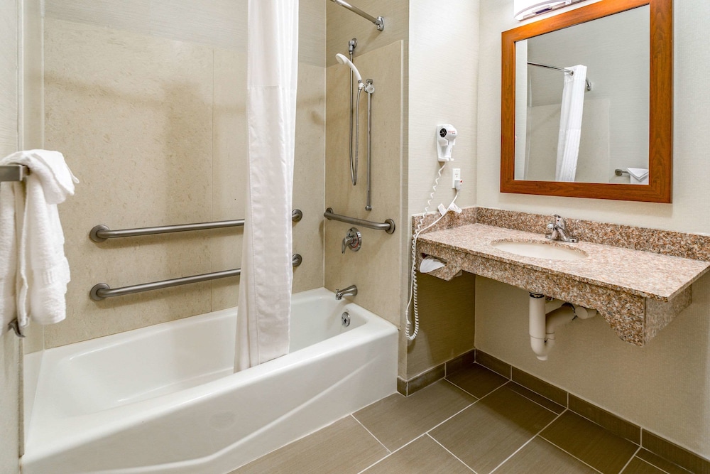 Comfort Inn & Suites Rapid City South - Mt Rushmore Gateway 62/66
