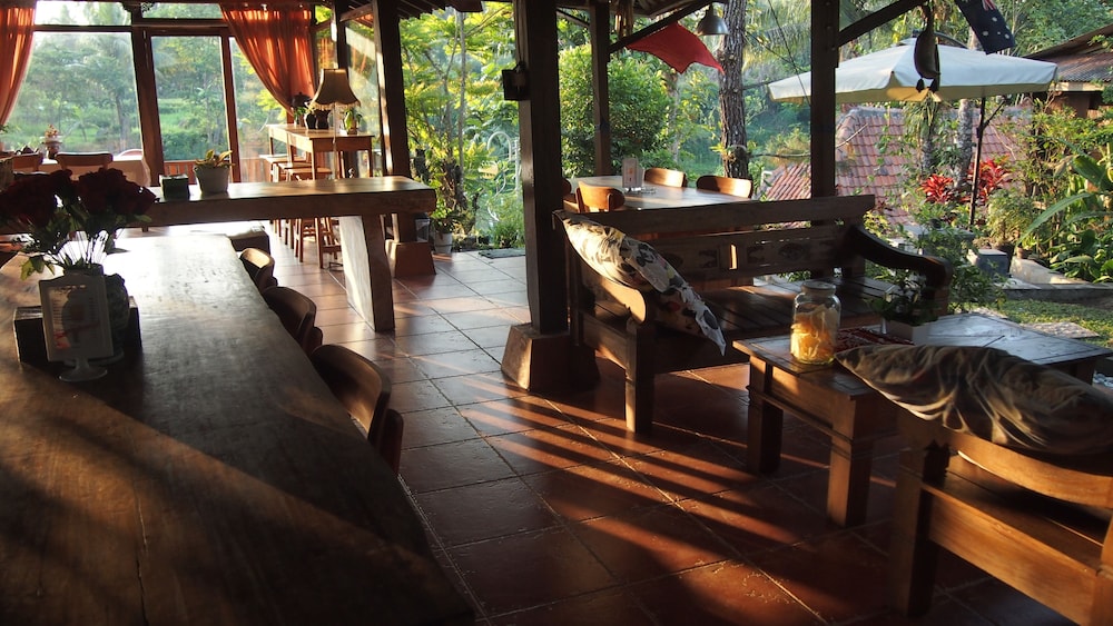 The Riverside Javanese Cottages 22/45