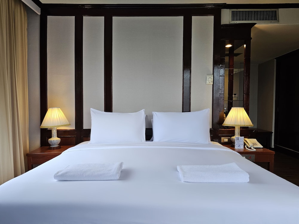 Alexander Hotel 20/50