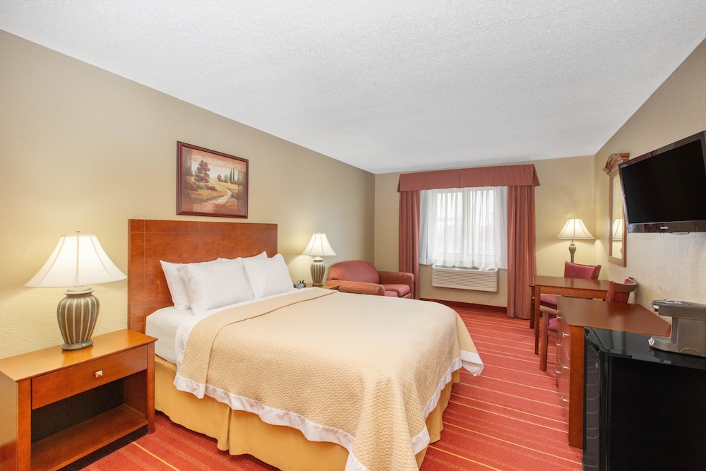 Days Inn by Wyndham Salina I-70 18/27