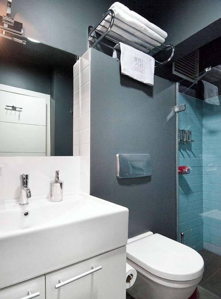 NURU ZIYA SUITES 78/82