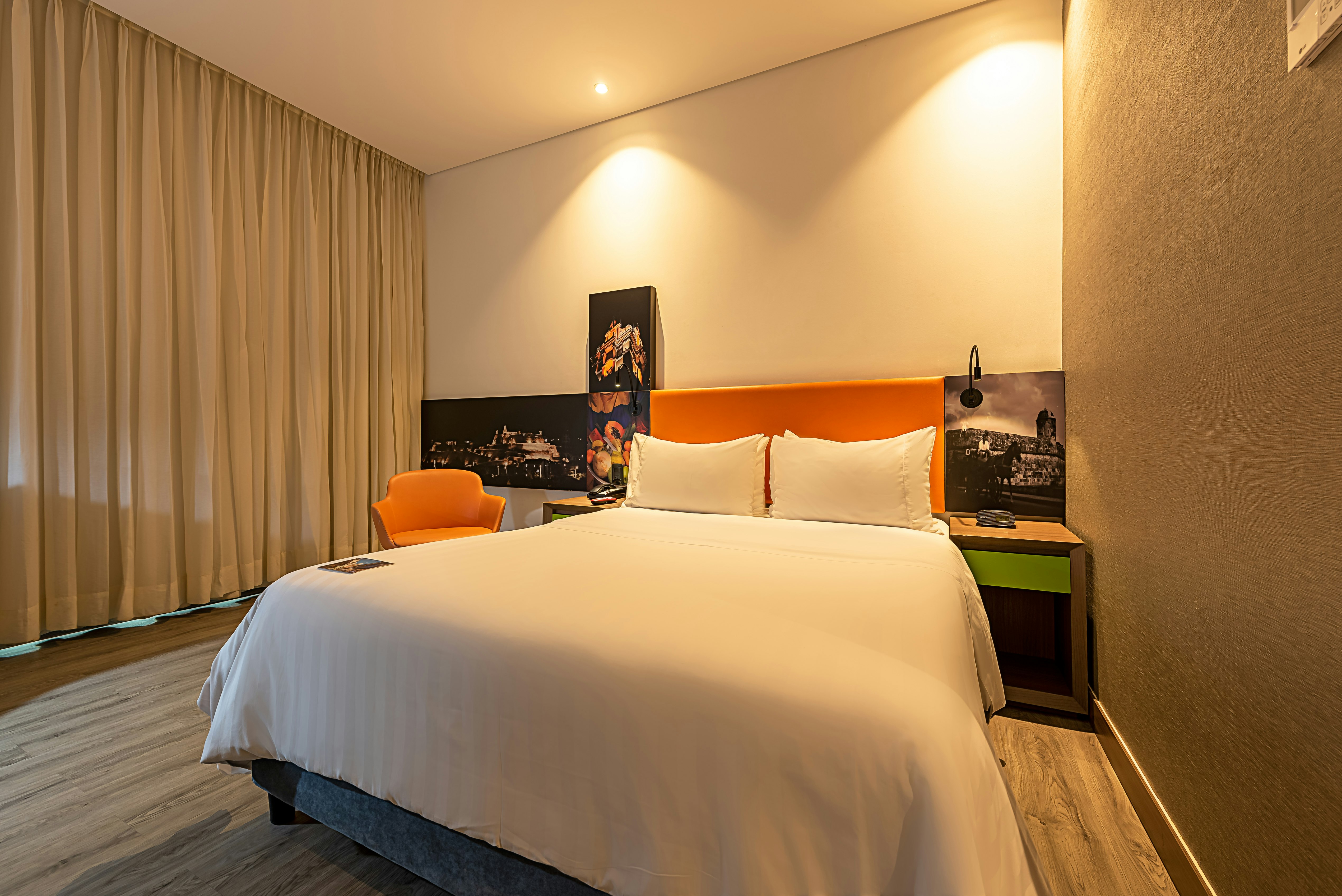ROOM, QUEEN BED, ACCESSIBLE
