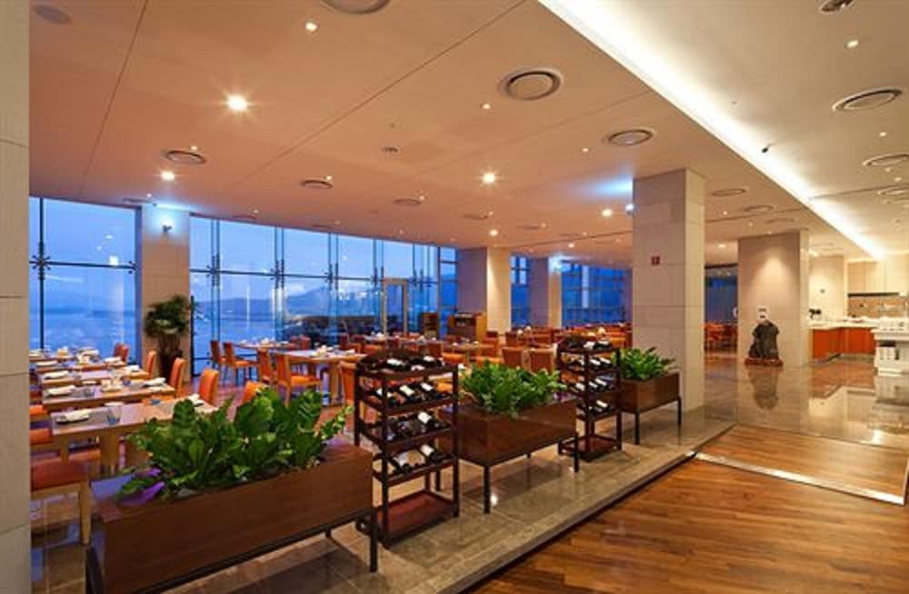 Hidden Bay Hotel 55/69