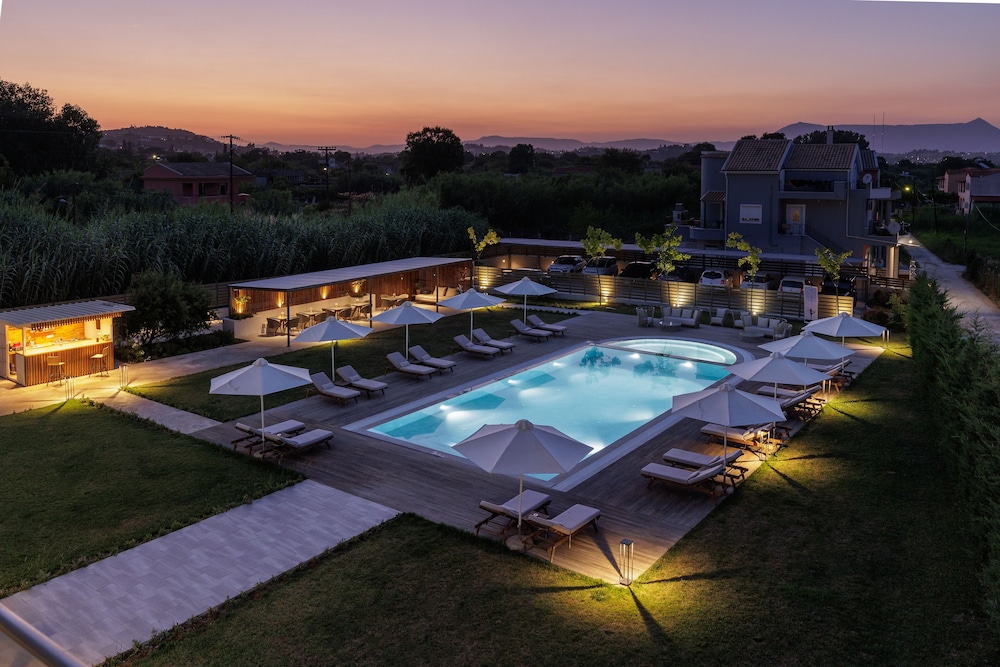 V Luxury Suites 43/50