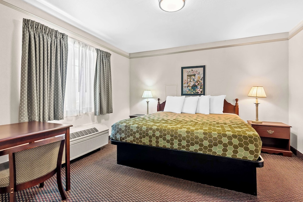 Suite, Multiple Beds, Sofa