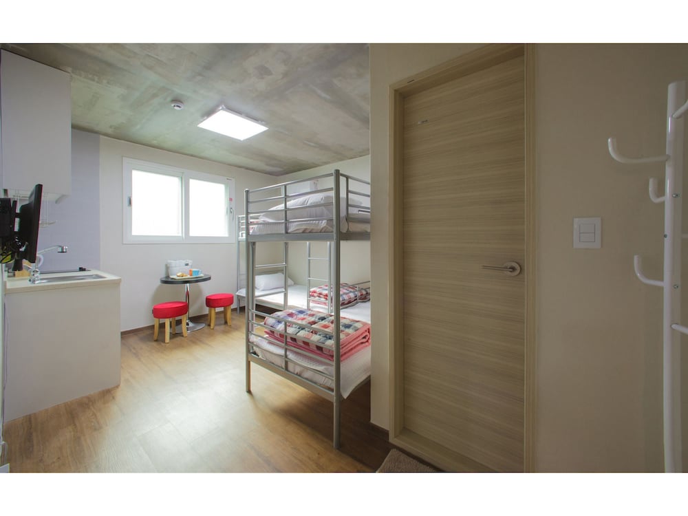 KW Hongdae Line Hostel 23/40