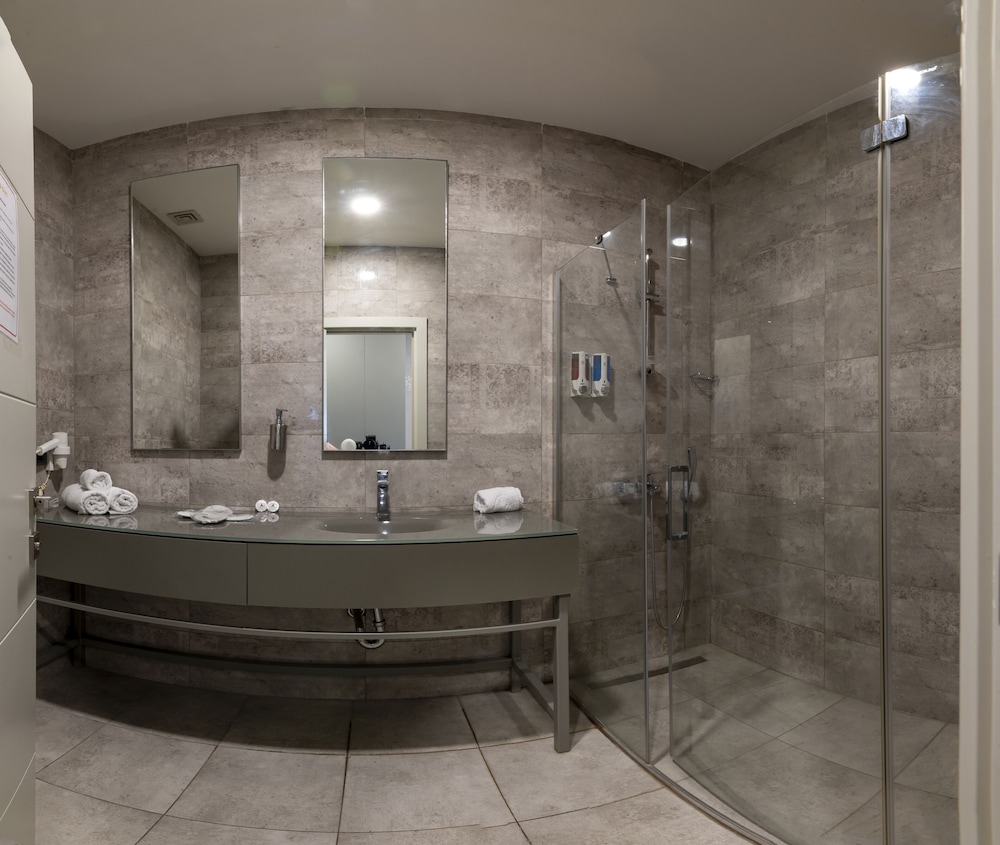 Agora Suites 13/67