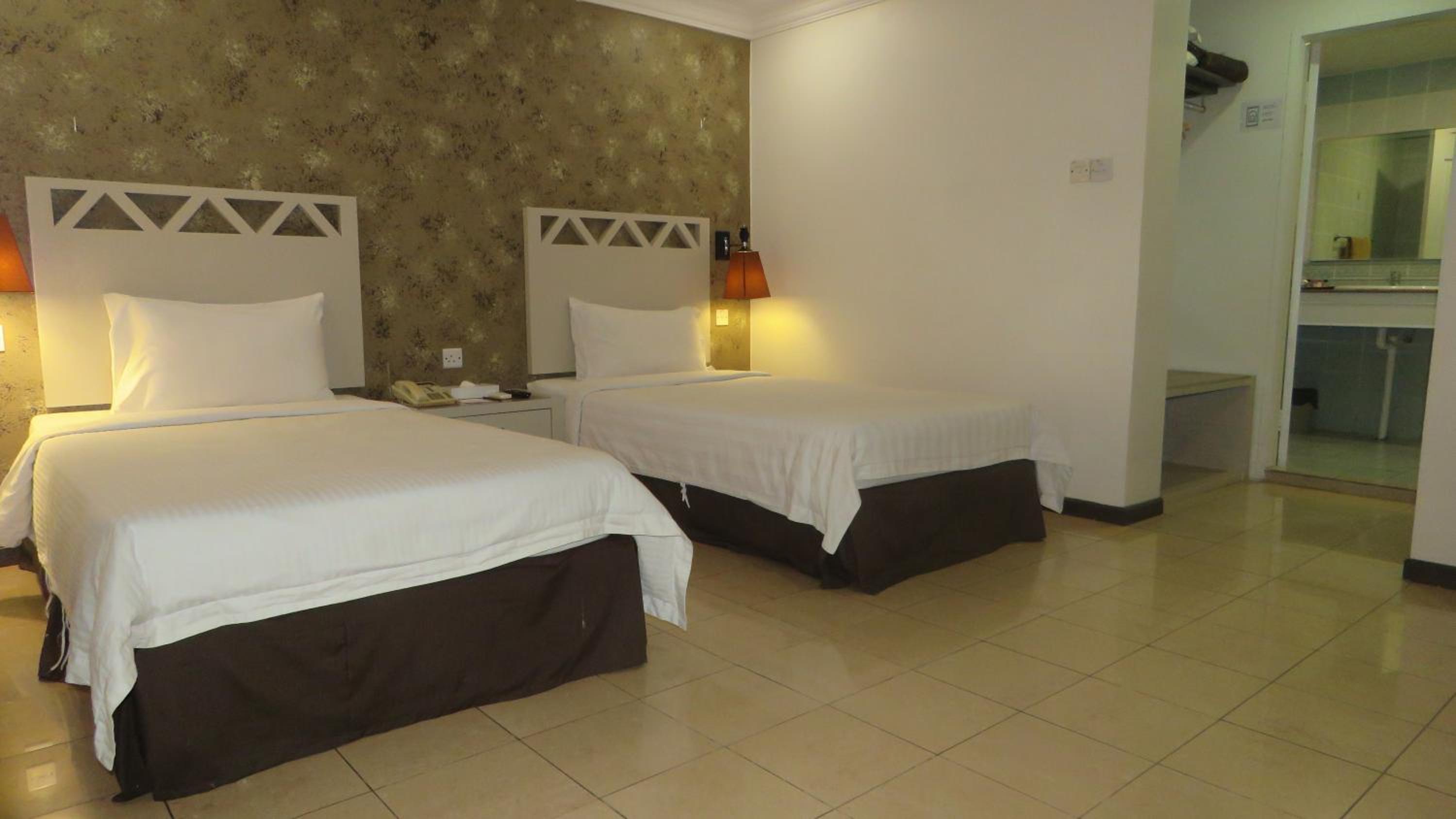Standard, Twin Beds, No Window