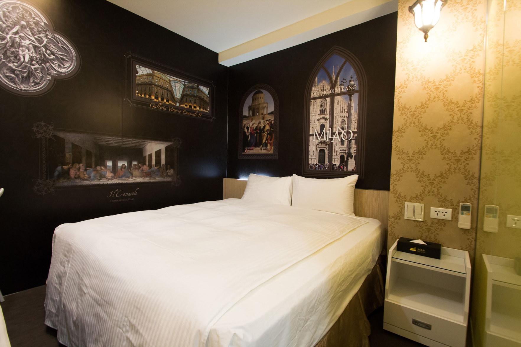 Fashion, Suite, No Window