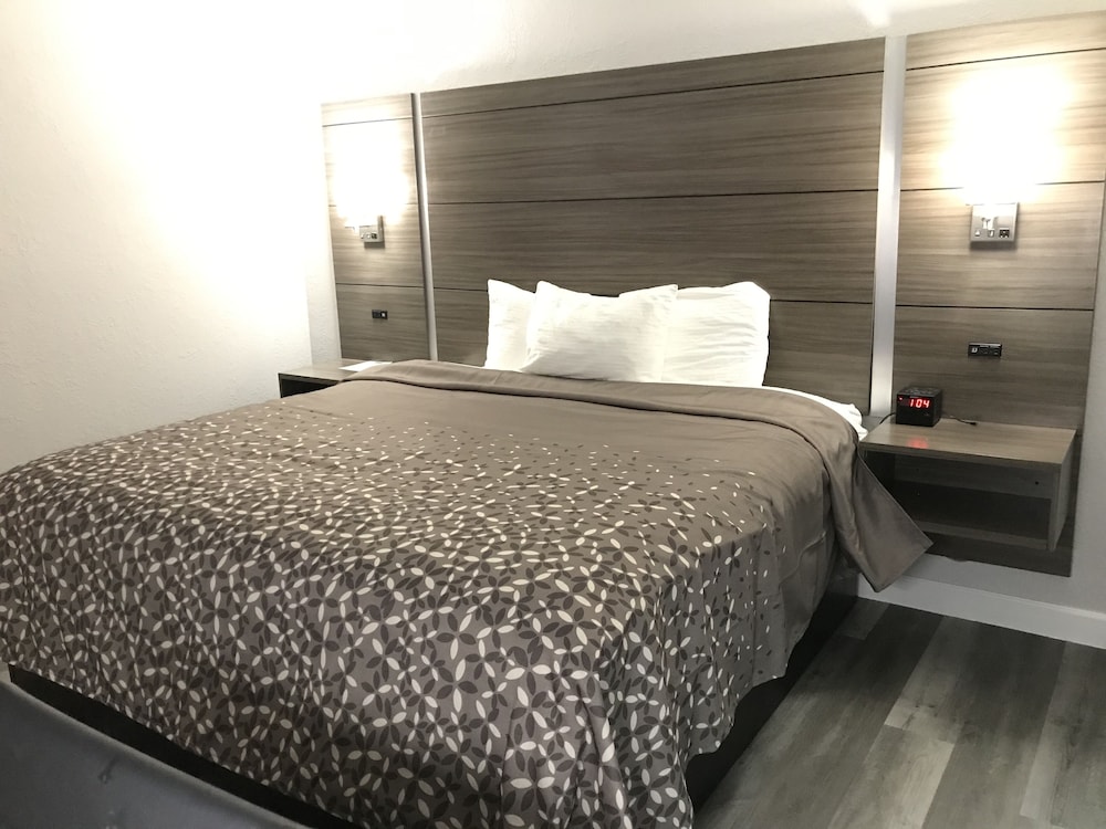 Americas Best Value Inn Clearwater 13/29