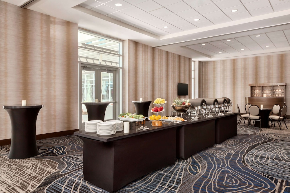 Embassy Suites by Hilton San Antonio Landmark 52/57