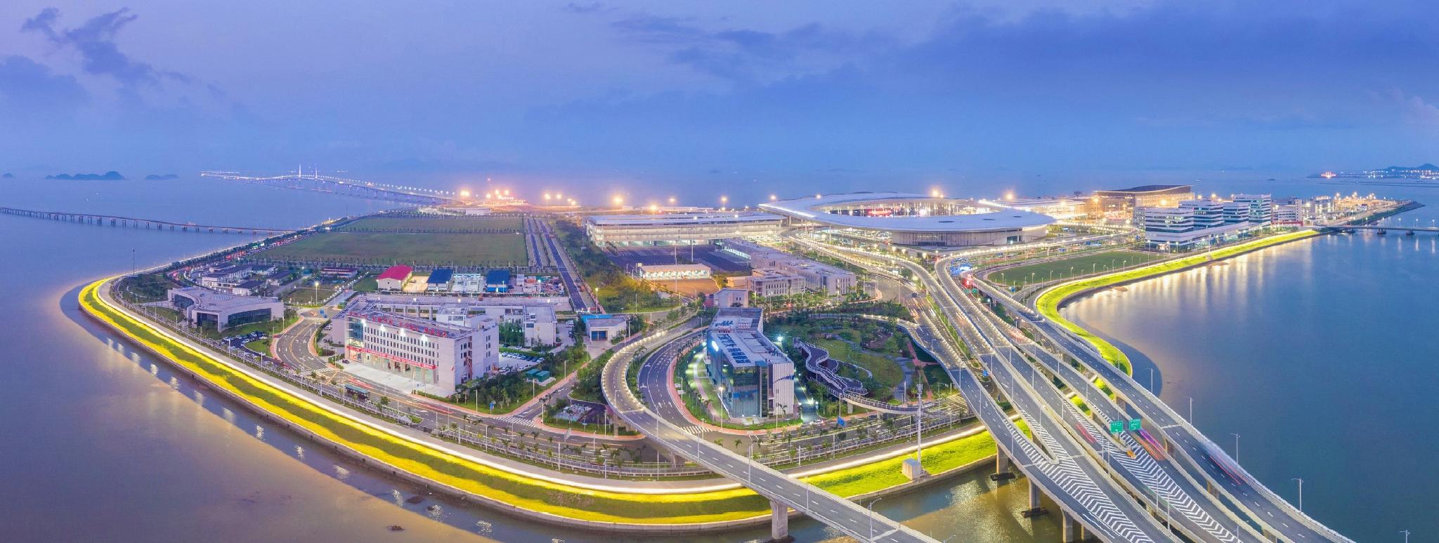 7 Days Premium (Zhuhai Gongbei Port Square Light Rail Station) 11/58