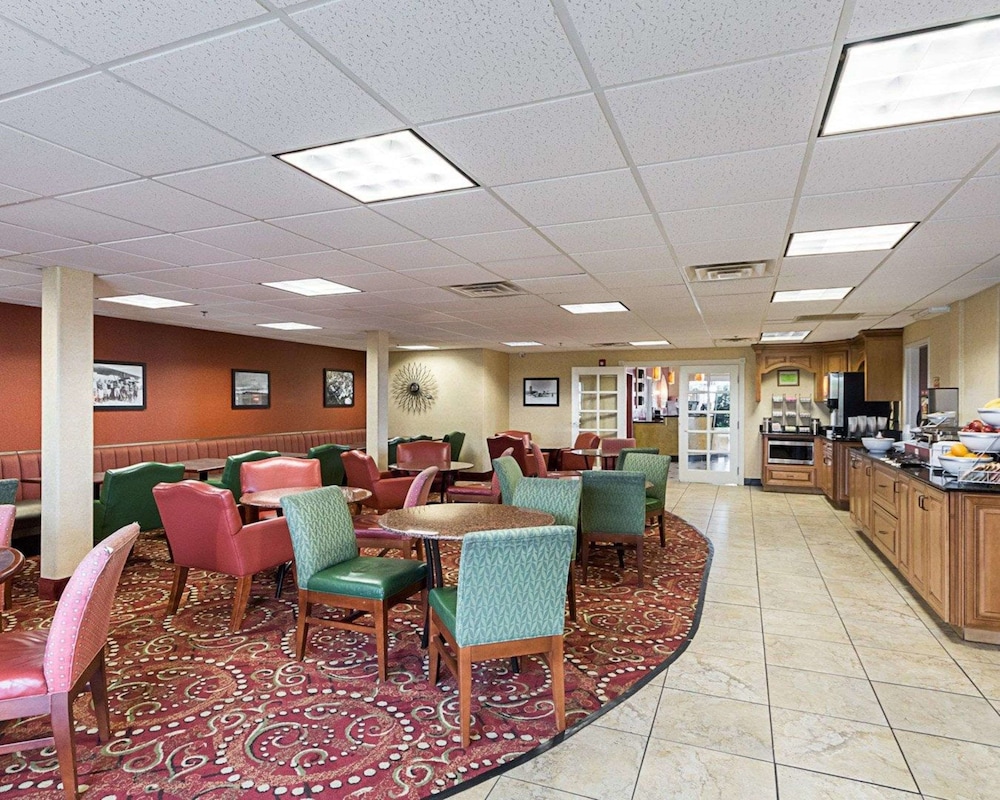 Comfort Suites Airport Wichita, KS 28/41