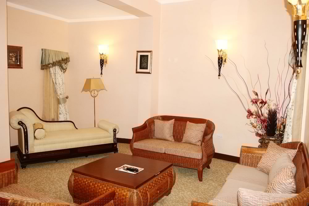 Imperial Royale Hotel 46/66
