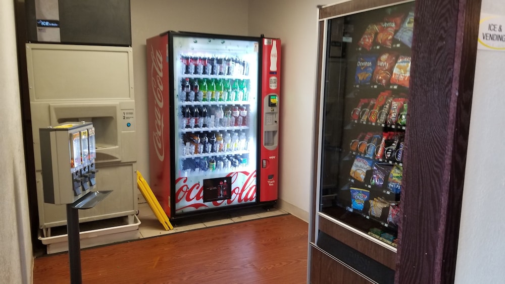 Super 8 By Wyndham St. Cloud 20/26