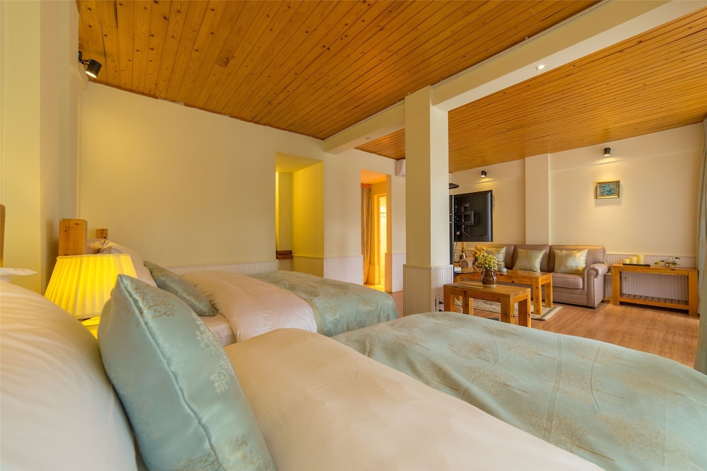 C'est La Vie Boutique Inn 23/50