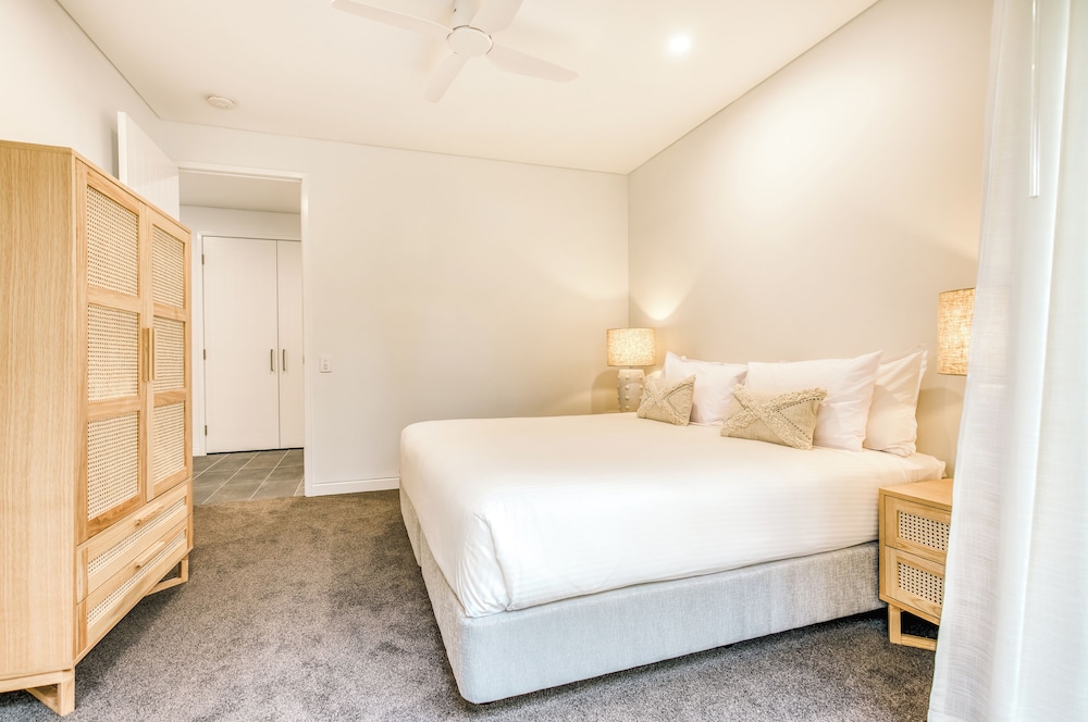 4 Bedrooms, Murphy Bed, Luxury, Home, 4 Beds, 2 King Beds