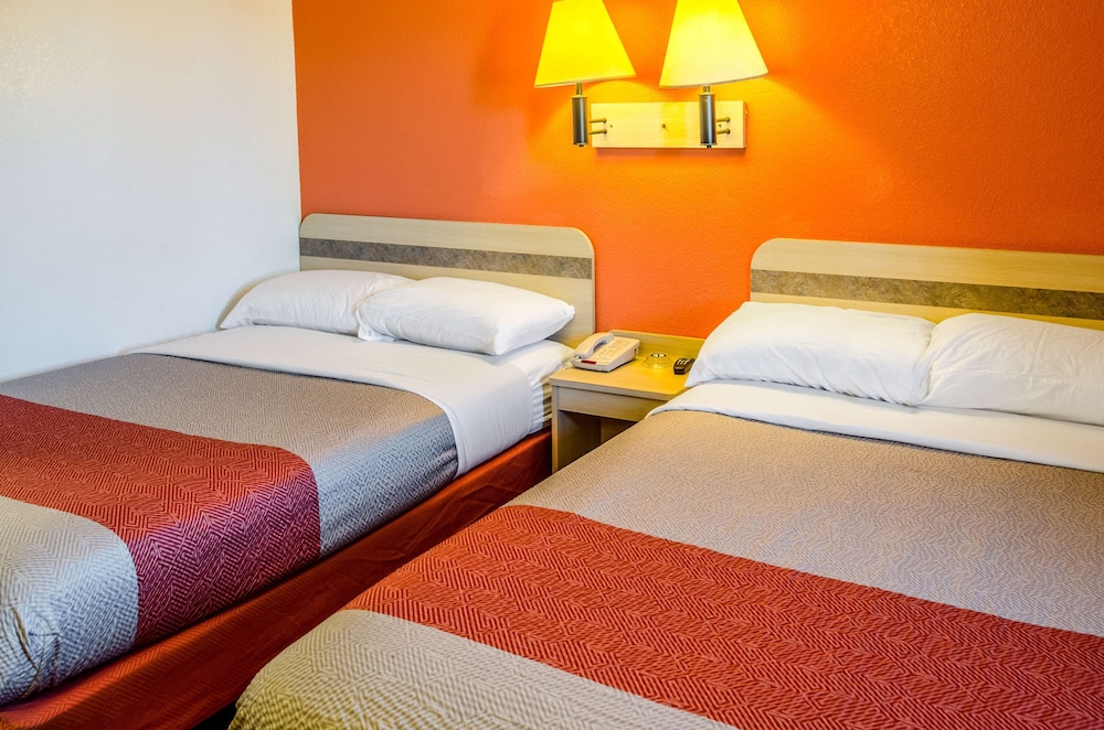 ROOM, 2 DOUBLE BEDS