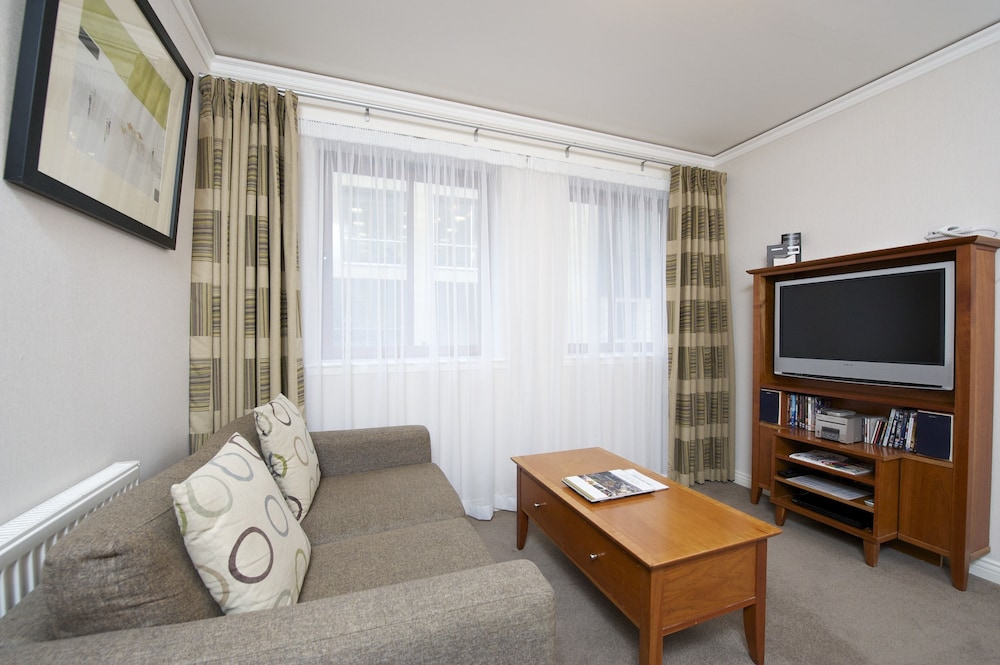 The Knight Residence by Mansley Serviced Apartments 34/46