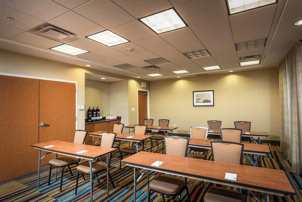 Fairfield Inn & Suites by Marriott Augusta 38/51