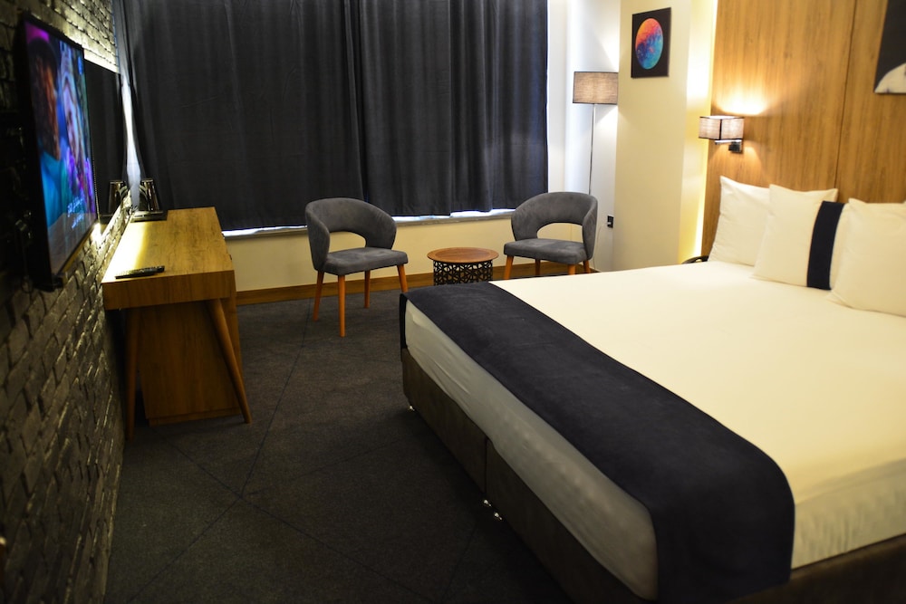 Monarch Hotel Amman 9/33