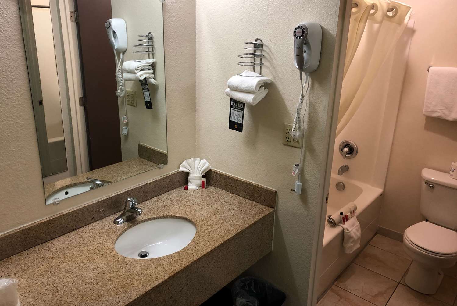 Super 8 By Wyndham Ontario 19/19