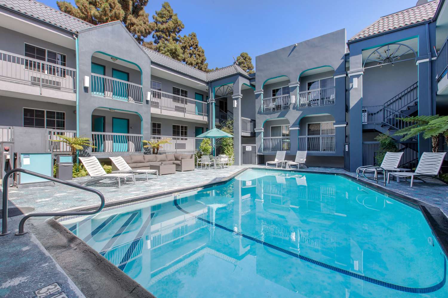 Quality Inn Near Hollywood Walk Of Fame 1/6