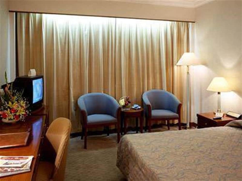 Cypress Hotel 24/45