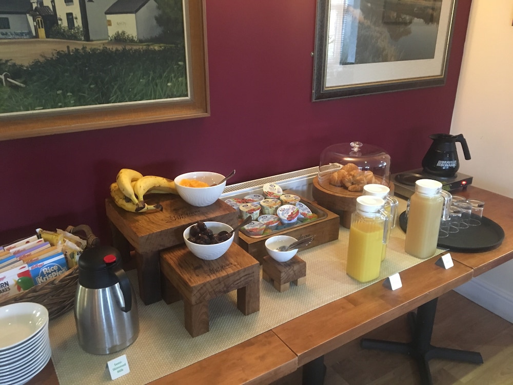 Marsham Arms Coaching Inn Hotel 48/65