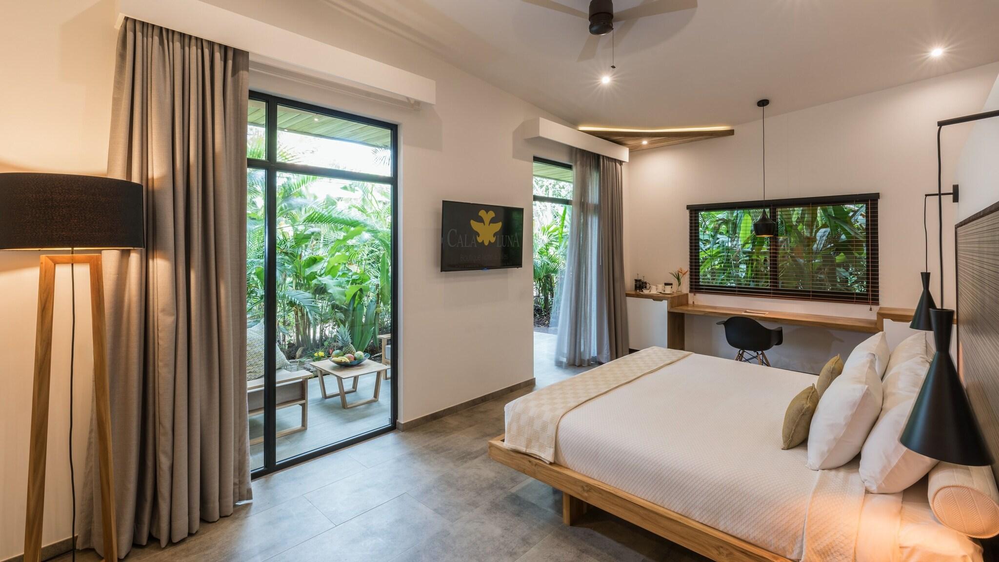 SUITE, KING BED, ADULT ONLY