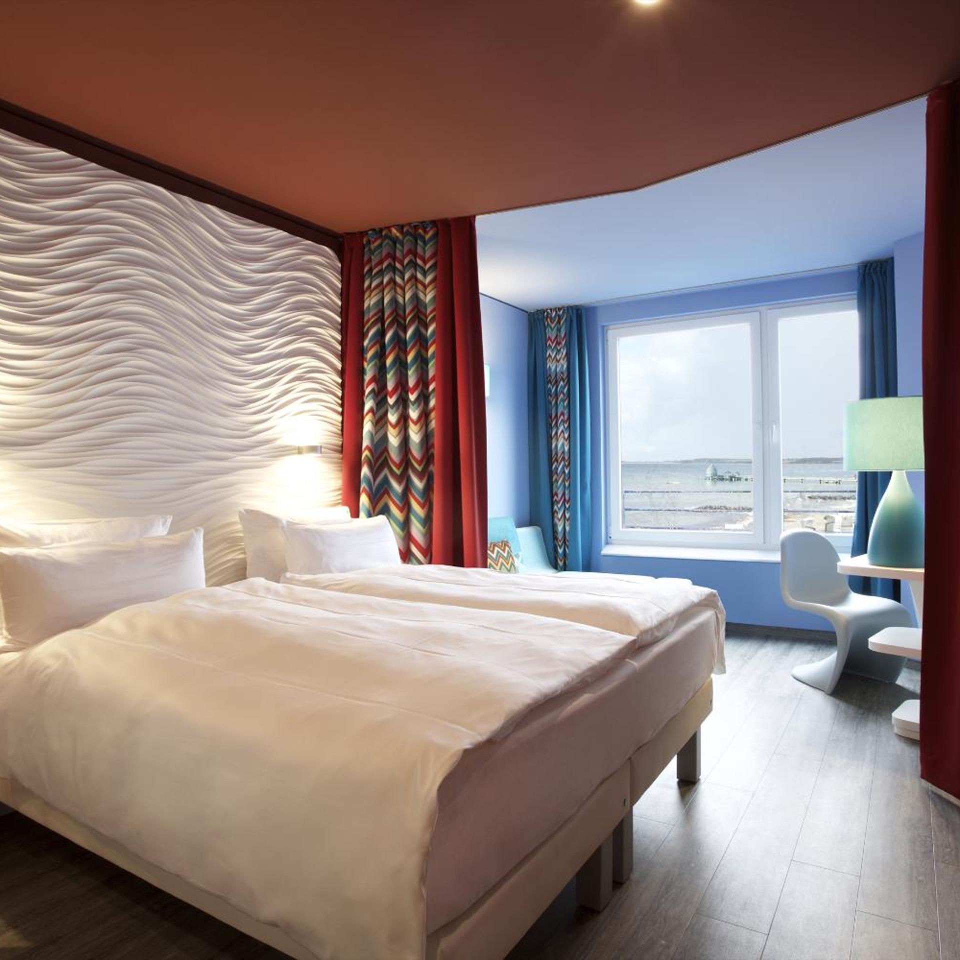 Room, King Bed, Land Side