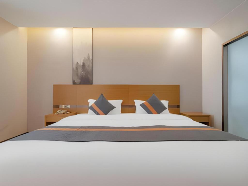 GreenTree Inn Huzhou Zhili Fortune Plaza Wuxing Avenue Express Hotel 18/53