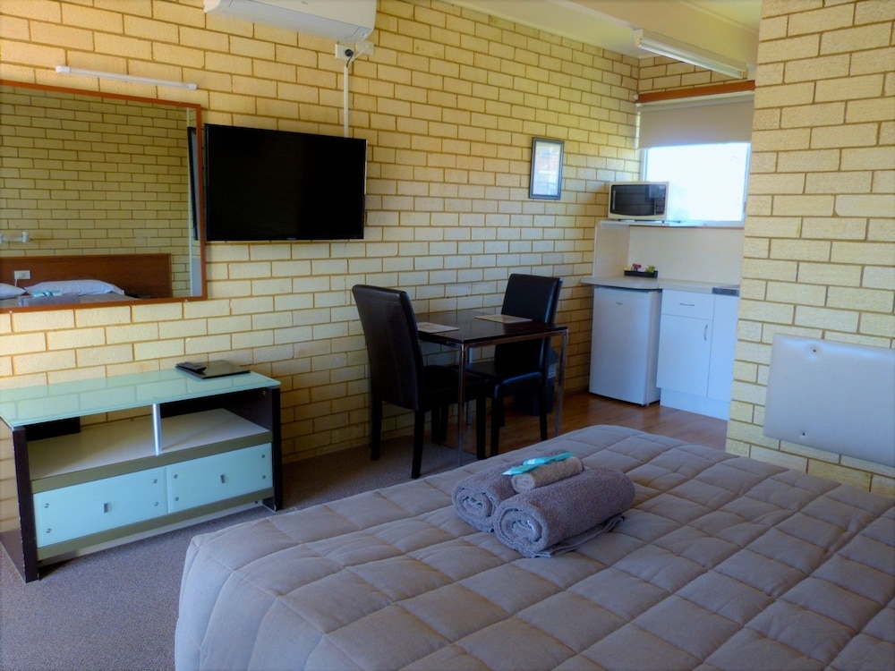 COASTAL COMFORT MOTEL 10/16